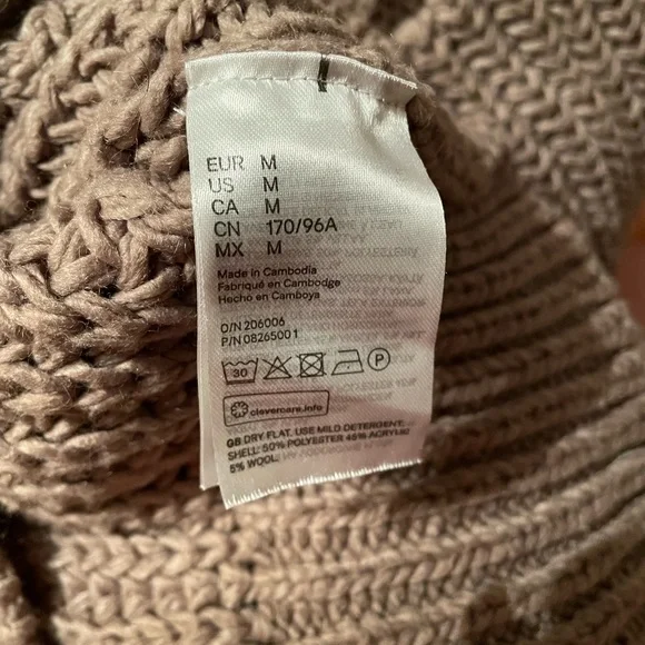 H&M Medium Sweater - Picture 4 of 4